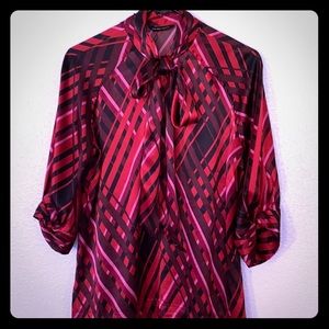 Women’s New York & Co Patterned Blouse.
